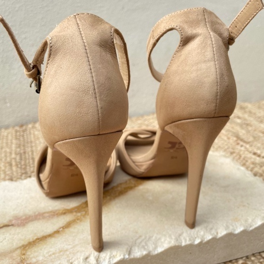 JOE’S JEANS Vaughn Latte Suede Leather Heels - Picture 7 of 12